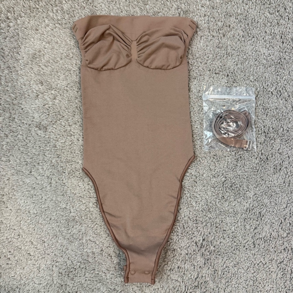 Skims Seamless Sculpt Strapless Thong‎ Bodysuit Sienna XS - Picture 3 of 5